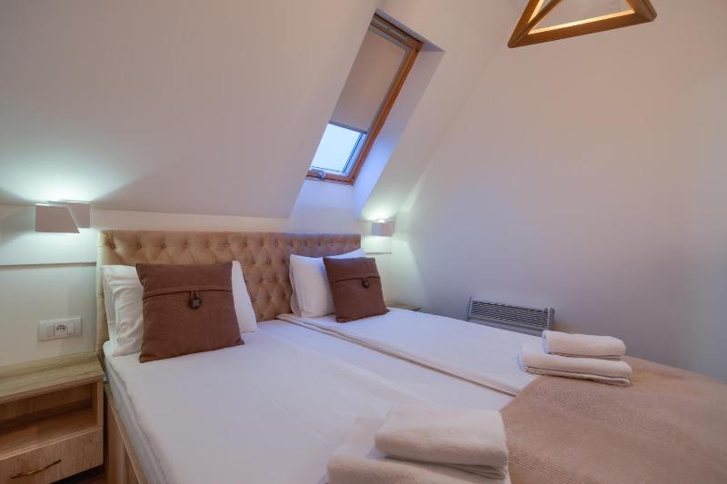 One-Bedroom Apartment image 3