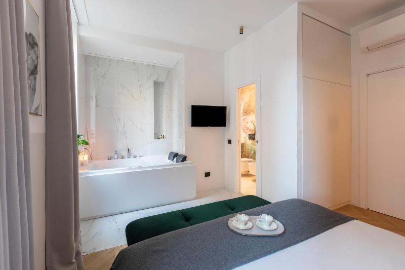 ROMAC Trinity - 3bdr apartment with Sauna & Jacuzzi in Campo de Fiori - image 6