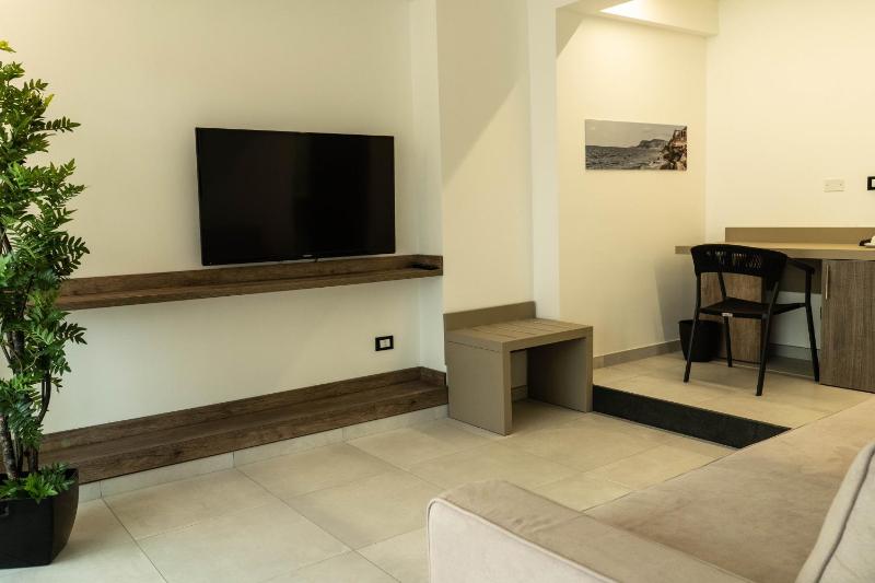 Quadruple Room image 4