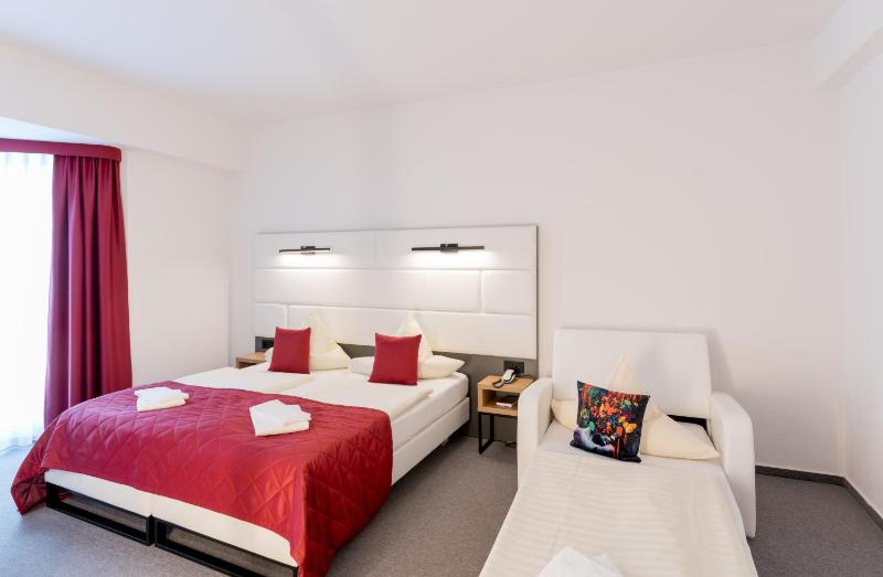 Triple Room with Shower image 3