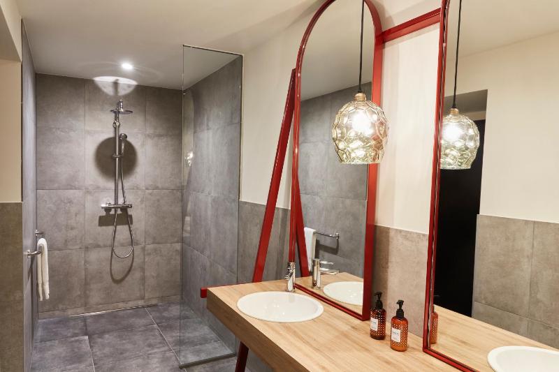 Double Suite with Courtyard View image 4