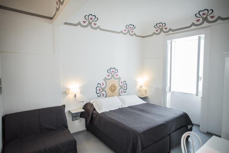 Quadruple Room image 4