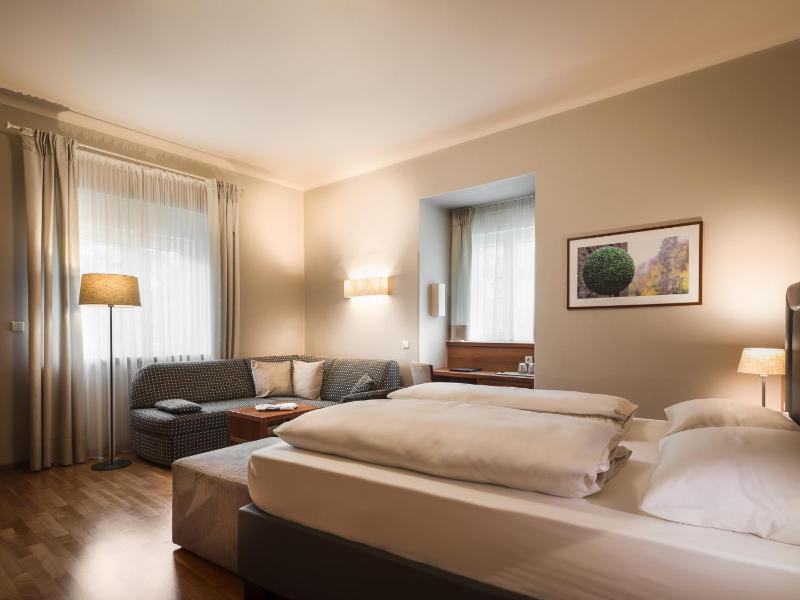 Large Double Room image 3