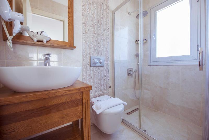 Superior Triple Room image 3