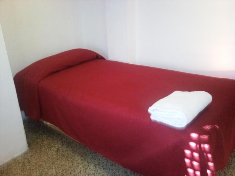 Single Room with Private External Bathroom image 3