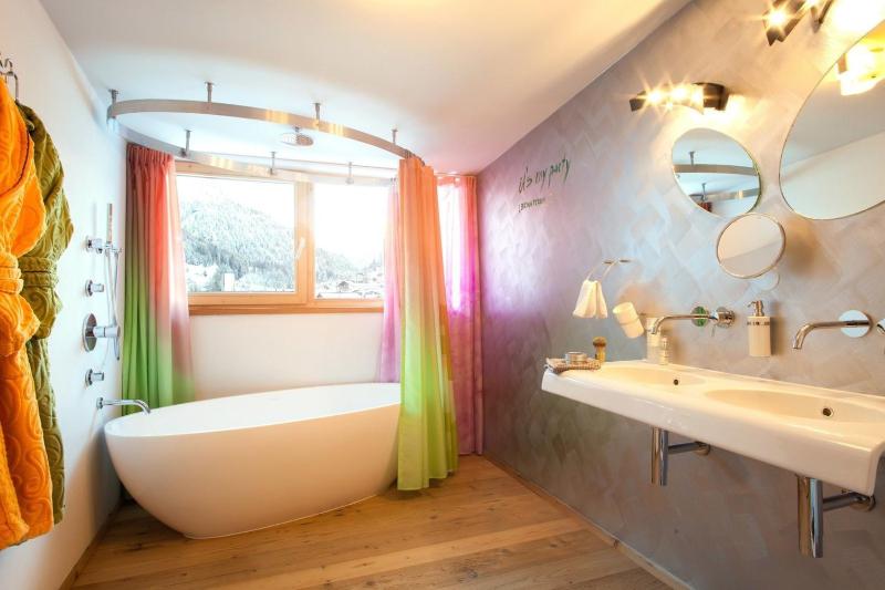 Grand Suite with Balcony image 3
