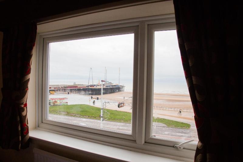 Double or Twin Room with Sea View image 2