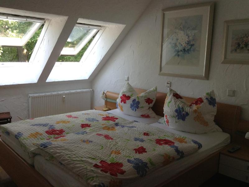 One-Bedroom Apartment image 3