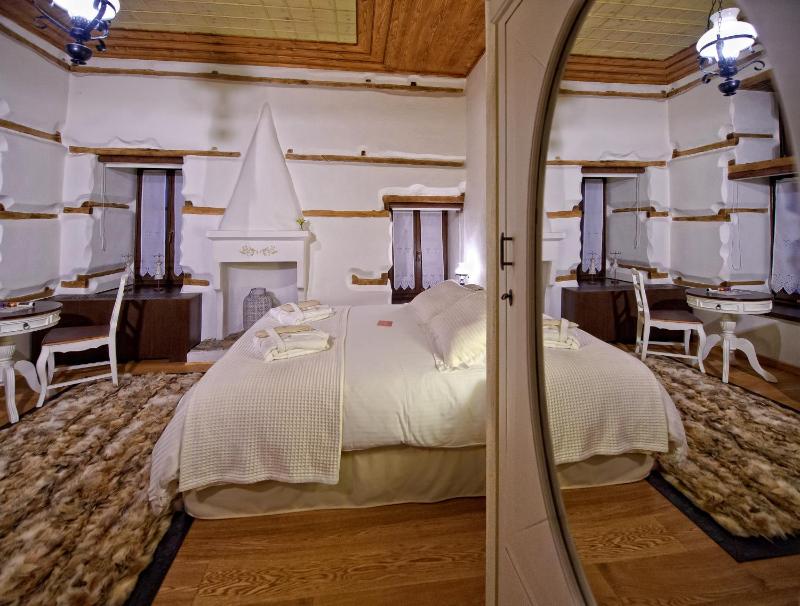 Deluxe Double or Twin Room image 4