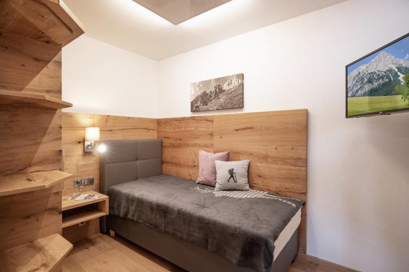 Suite with Garden View image 3