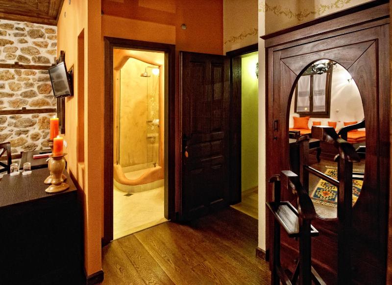 One-Bedroom Suite image 2
