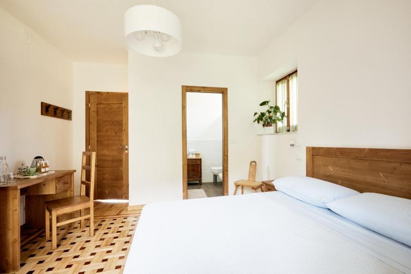 King Room with Mountain View image 4