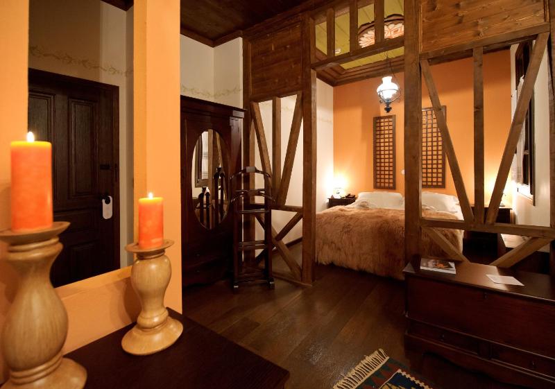 One-Bedroom Suite image 3