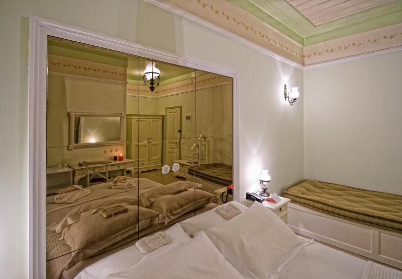 Junior Suite with Extra Bed image 4