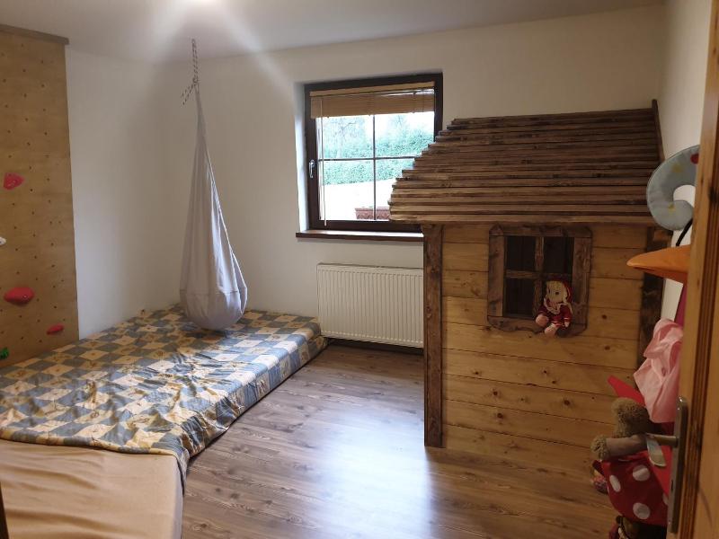 Eight-Bedroom House image 3