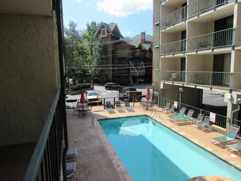 Oak Square 108 image 2