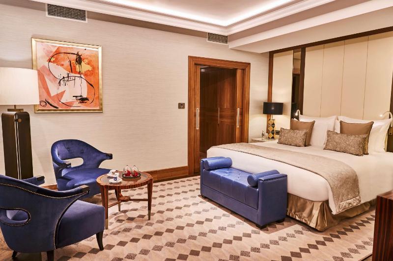 Diplomatic Suite image 3