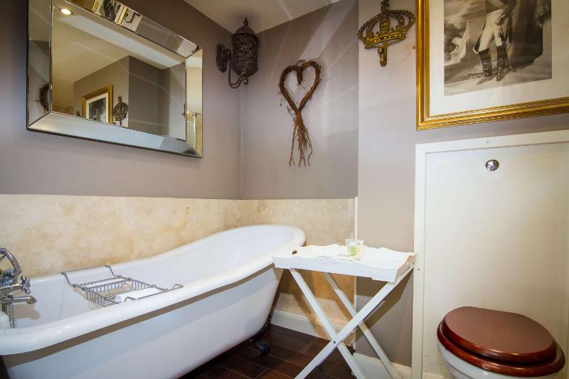 Standard Double or Twin Room image 2