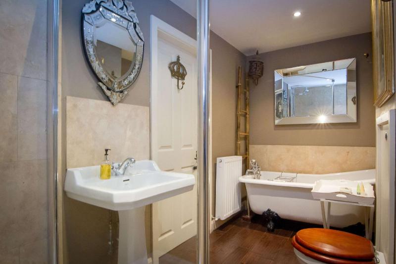 Standard Double or Twin Room image 3