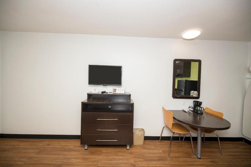 King Room with Kitchen - Non-Smoking image 4