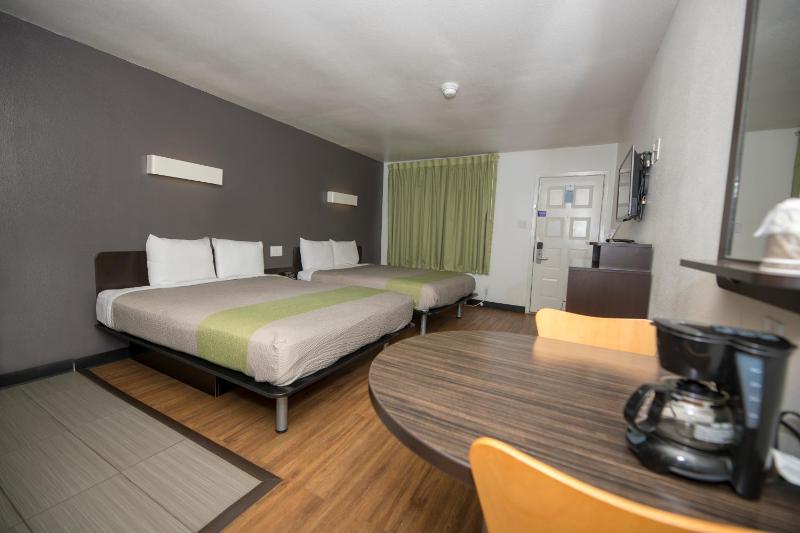 Deluxe Queen Room with Two Queen Beds - Non-Smoking image 1
