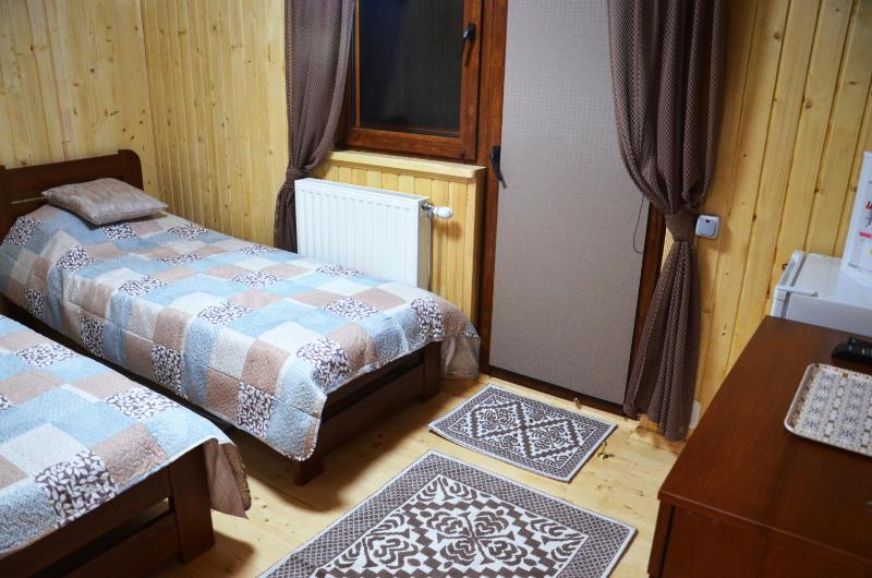 Twin Room with Mountain View image 2