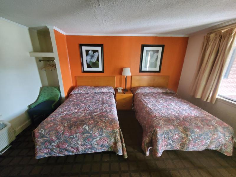 Double Room with Two Double Beds - Smoking image 2