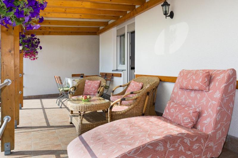 Apartment Twisting By The Private Pool - image 40