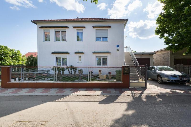 Apartment Twisting By The Private Pool - image 31