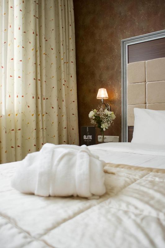 Standard Triple Room image 2