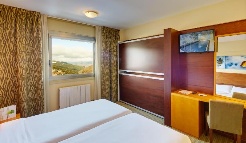 Family Room (2 Adults + 2 Children) image 3