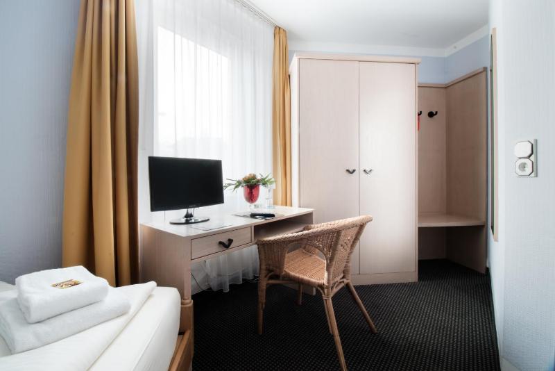 Single Room image 4