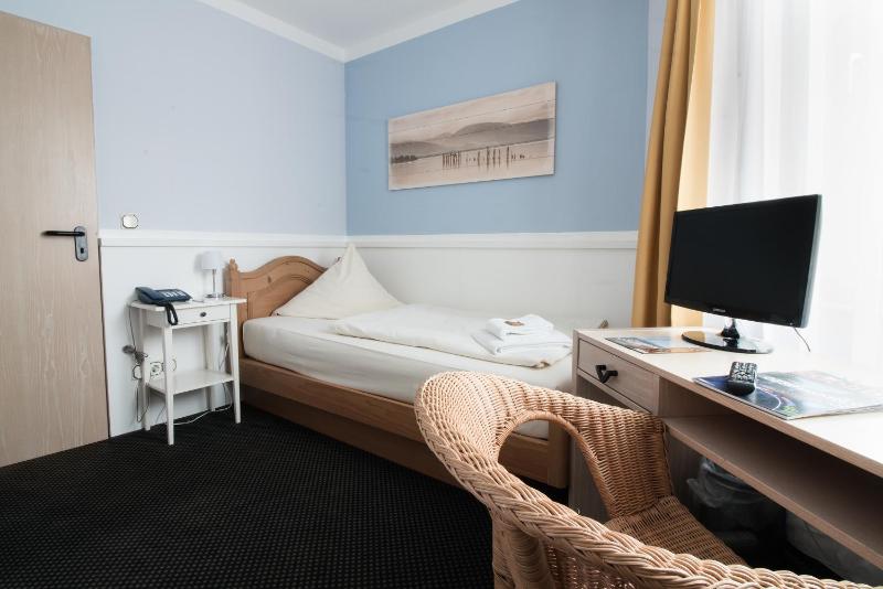 Single Room image 3