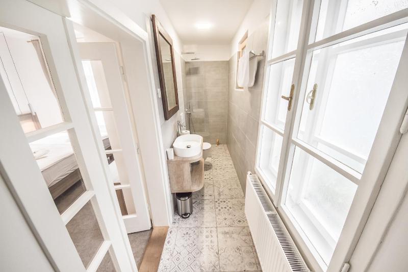 OH Apartments & Rooms - image 11