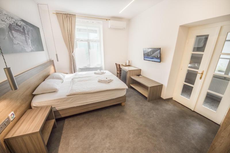 OH Apartments & Rooms - image 8