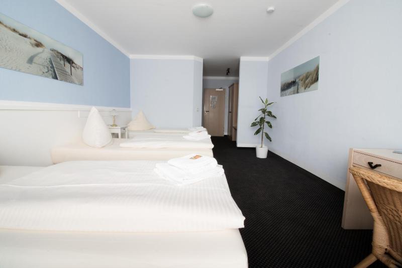 Double or Twin Room image 3
