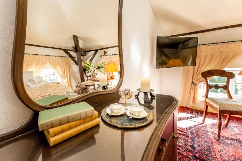 Economy Double Room image 2