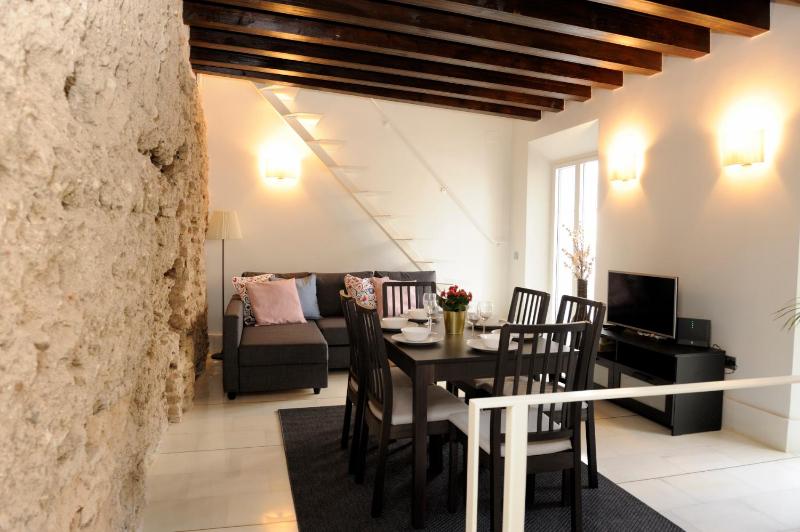 Two-bedrooms detached house with terrace image 2