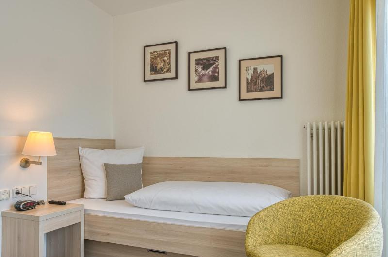 Comfort Single Room image 4