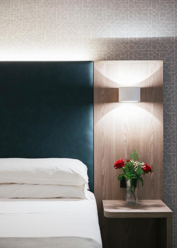 Double Room image 3
