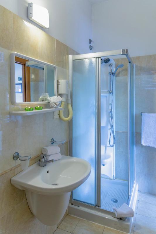 Quadruple Room image 2