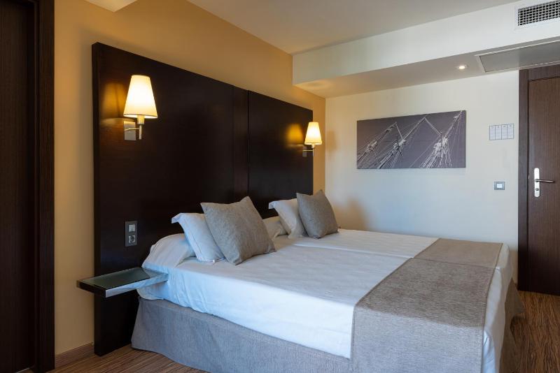Double Room image 3
