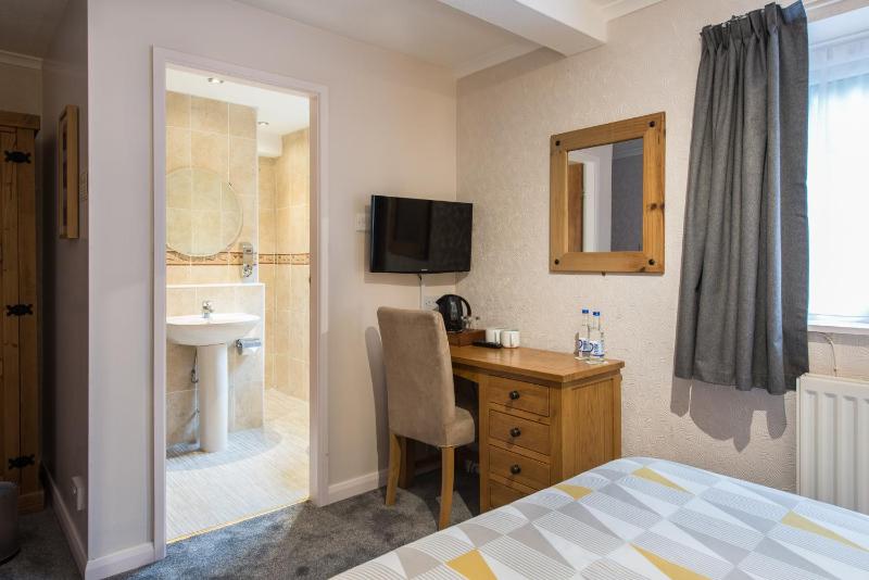 Double Room image 4
