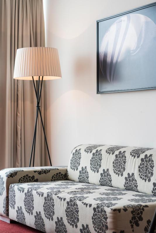 Junior Suite (with access to Rooftop Lounge) image 3