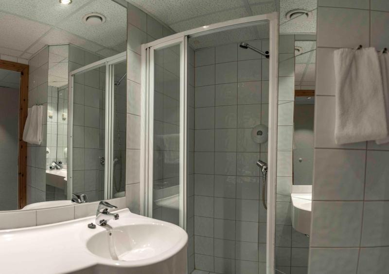 Twin Room with Balcony image 2