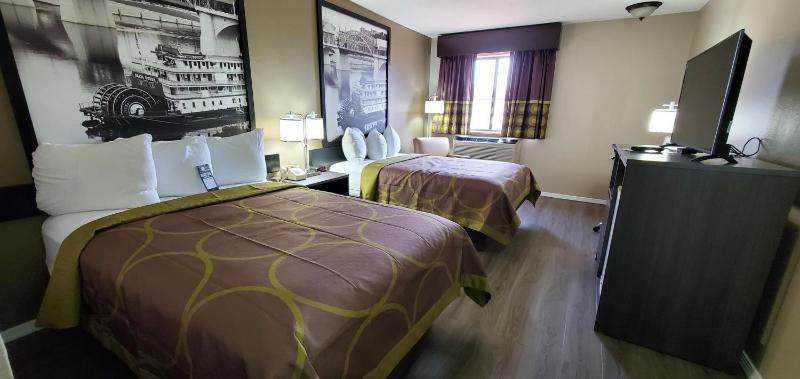 Deluxe Double Room with Two Double Beds - Non-Smoking image 2