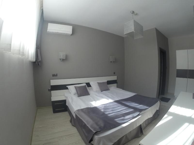 Budget Double Room No Balcony image 3