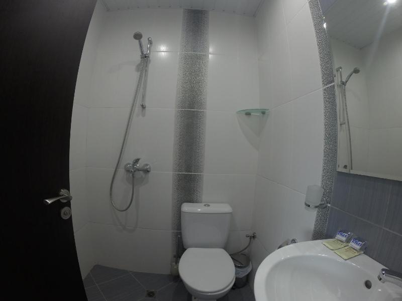 Budget Double Room No Balcony image 2