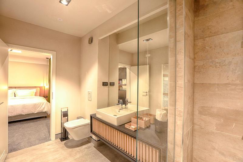 Deluxe Double Room image 3