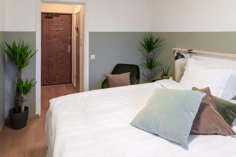 Standard Twin Room image 2